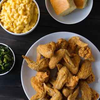 8 Wings + 4 Cornbread